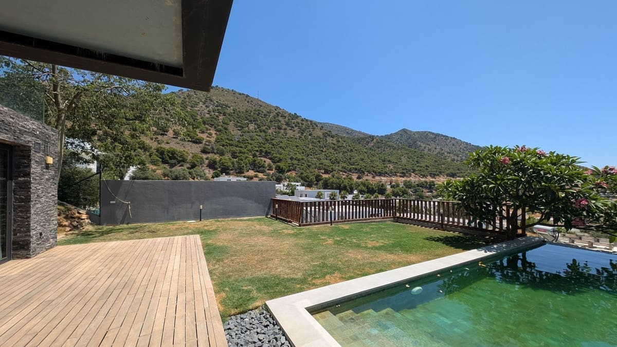 5 bedroom Villa for sale in Benalmadena - € 1,600,000 (Ref: 9434607)