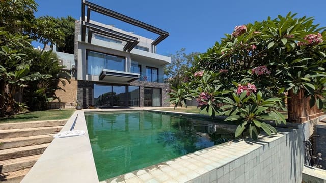 5 bedroom Villa for sale in Benalmádena - € 1,600,000 (Ref: 9434607)