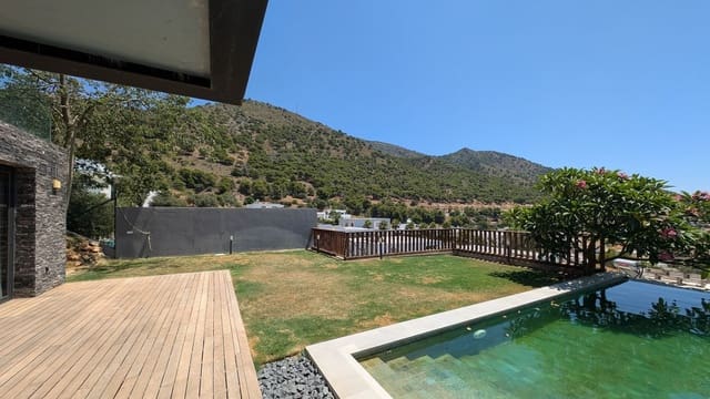 5 bedroom Villa for sale in Benalmádena - € 1,600,000 (Ref: 9434607)