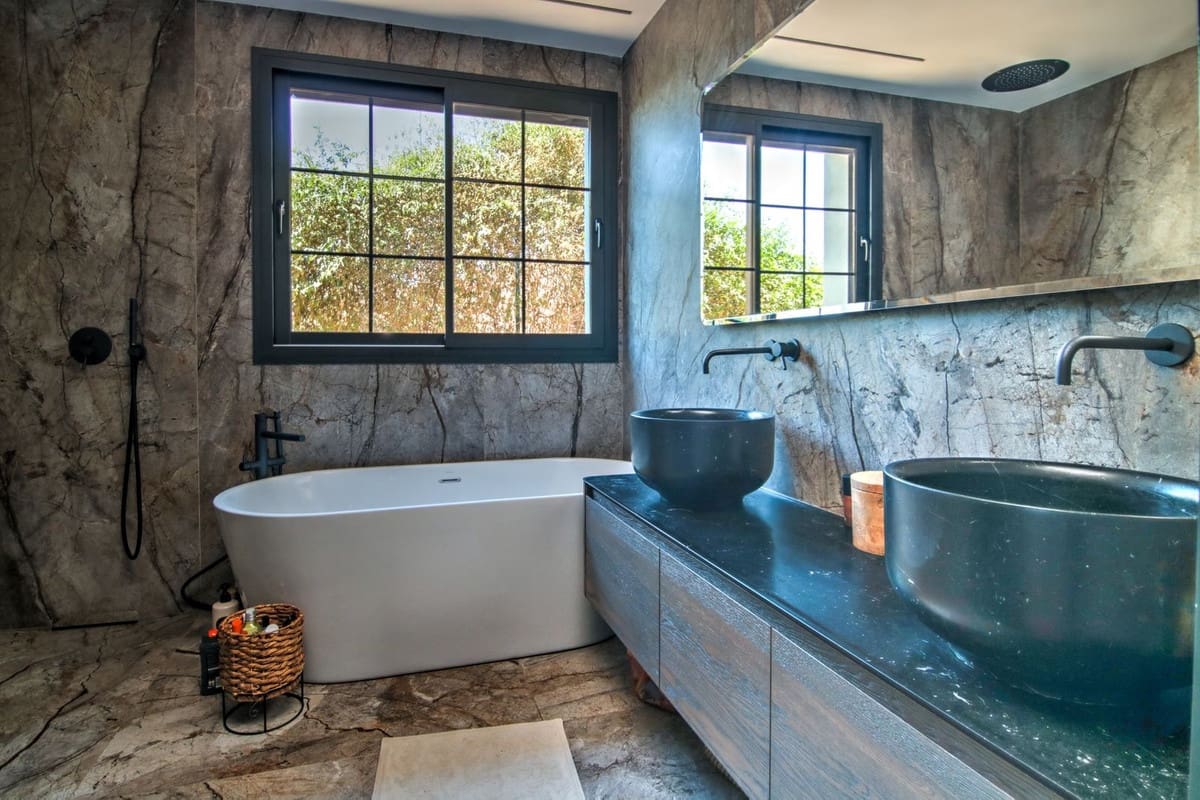 5 bedroom Villa for sale in Benalmadena - € 1,600,000 (Ref: 9434607)