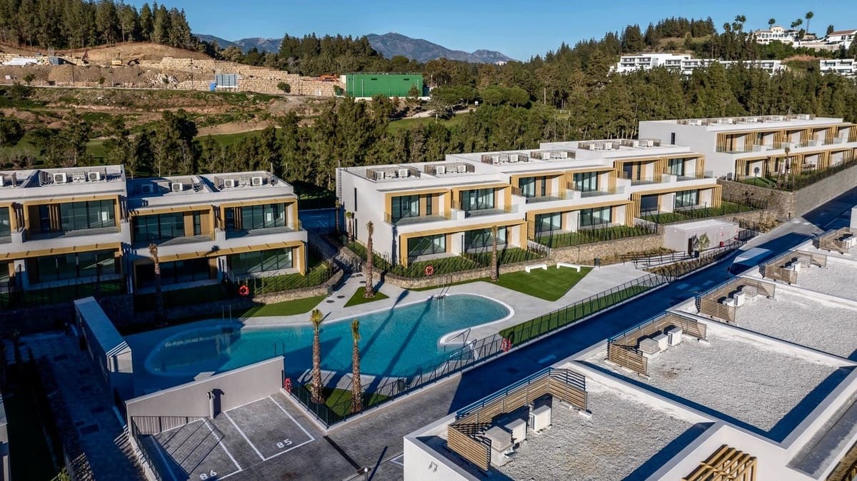 3 quarto Casa em Banda para venda em La Cala de Mijas com piscina garagem - 776 000 € (Ref: 9434610)