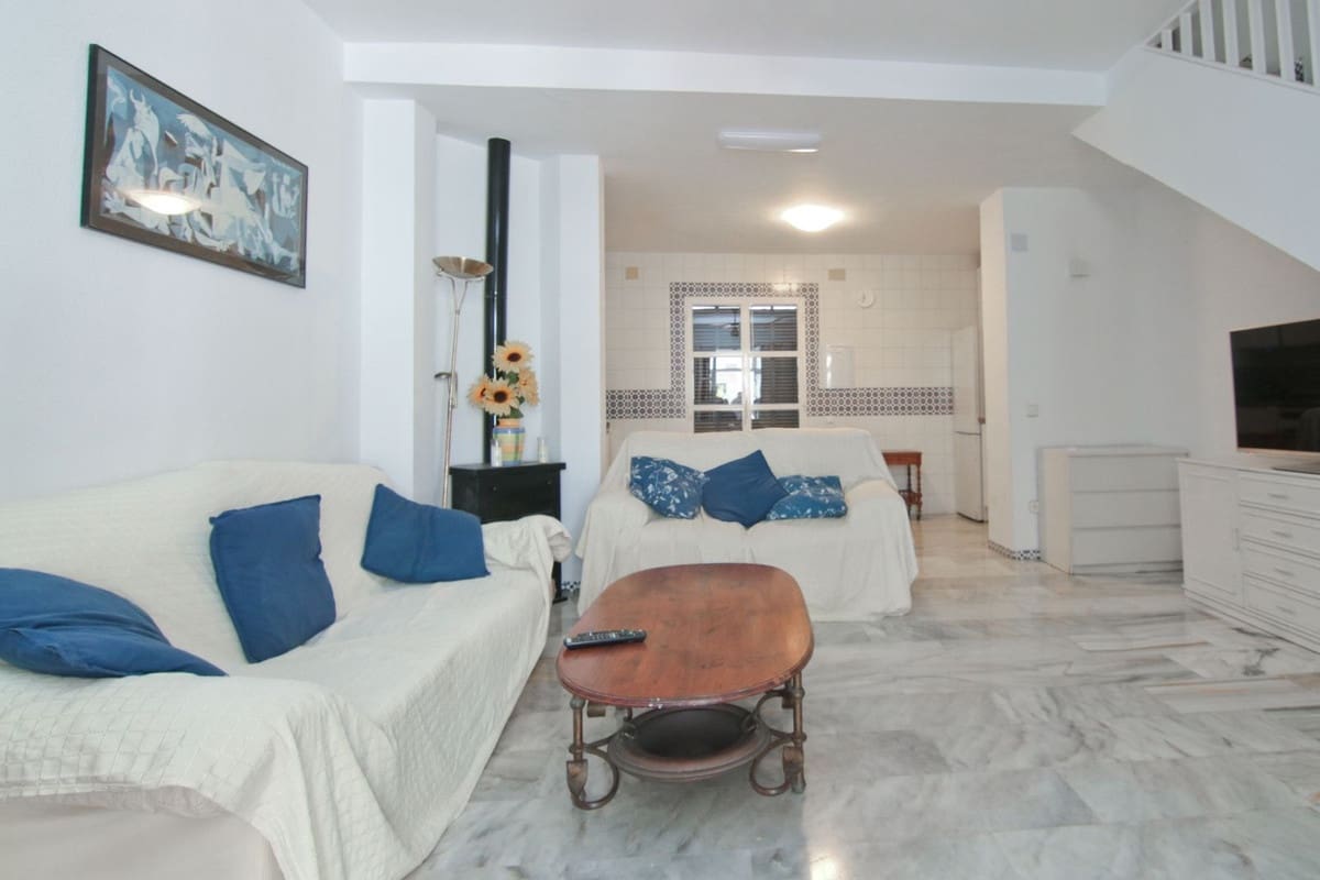 4 bedroom Townhouse for sale in Fuengirola with pool - € 675,000 (Ref: 9434614)