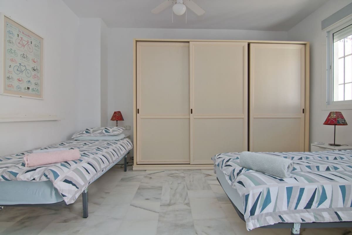 4 bedroom Townhouse for sale in Fuengirola with pool - € 675,000 (Ref: 9434614)