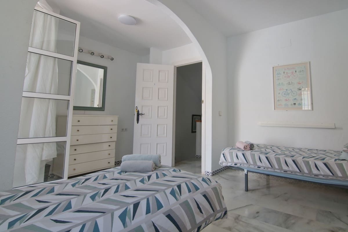 4 bedroom Townhouse for sale in Fuengirola with pool - € 675,000 (Ref: 9434614)