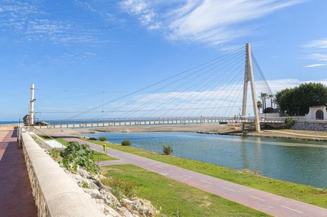 4 bedroom Townhouse for sale in Fuengirola with pool - € 675,000 (Ref: 9434614)