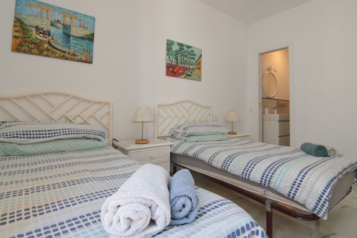 4 bedroom Townhouse for sale in Fuengirola with pool - € 675,000 (Ref: 9434614)