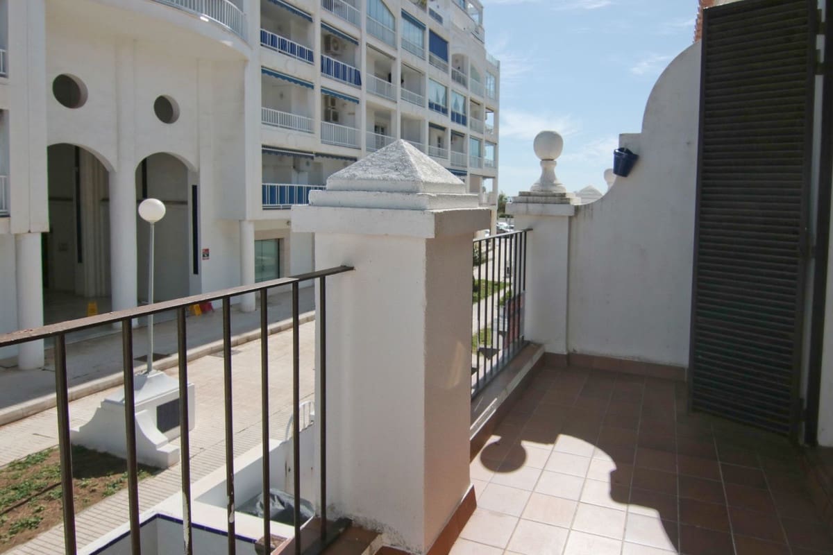 4 bedroom Townhouse for sale in Fuengirola with pool - € 675,000 (Ref: 9434614)