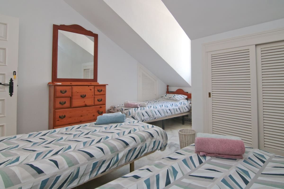 4 bedroom Townhouse for sale in Fuengirola with pool - € 675,000 (Ref: 9434614)