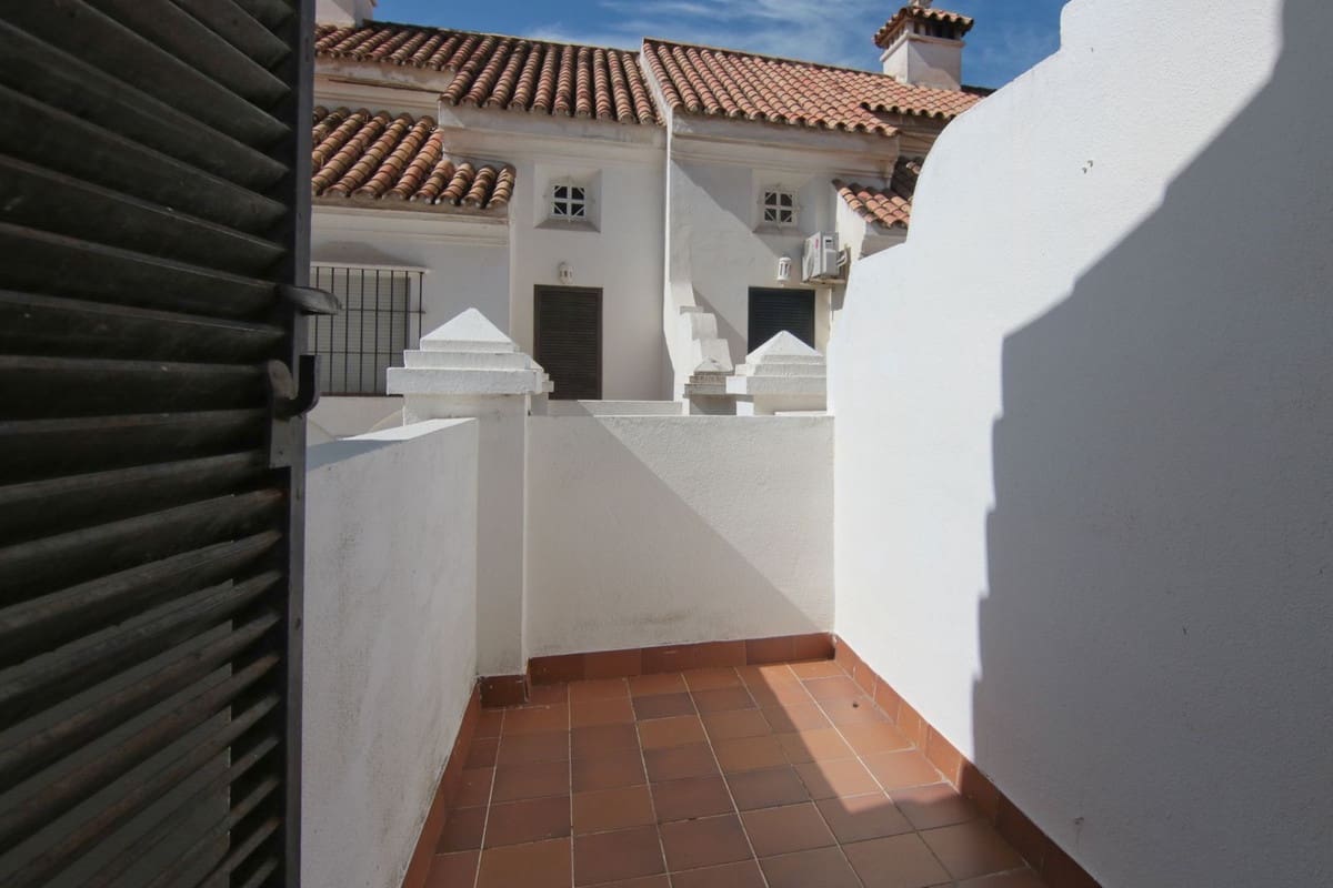 4 bedroom Townhouse for sale in Fuengirola with pool - € 675,000 (Ref: 9434614)