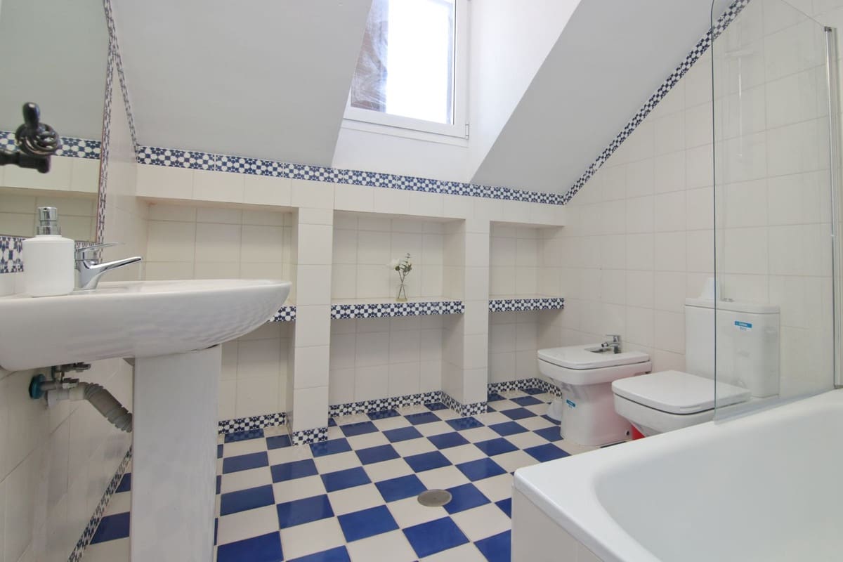 4 bedroom Townhouse for sale in Fuengirola with pool - € 675,000 (Ref: 9434614)