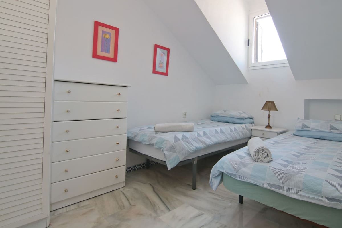 4 bedroom Townhouse for sale in Fuengirola with pool - € 675,000 (Ref: 9434614)