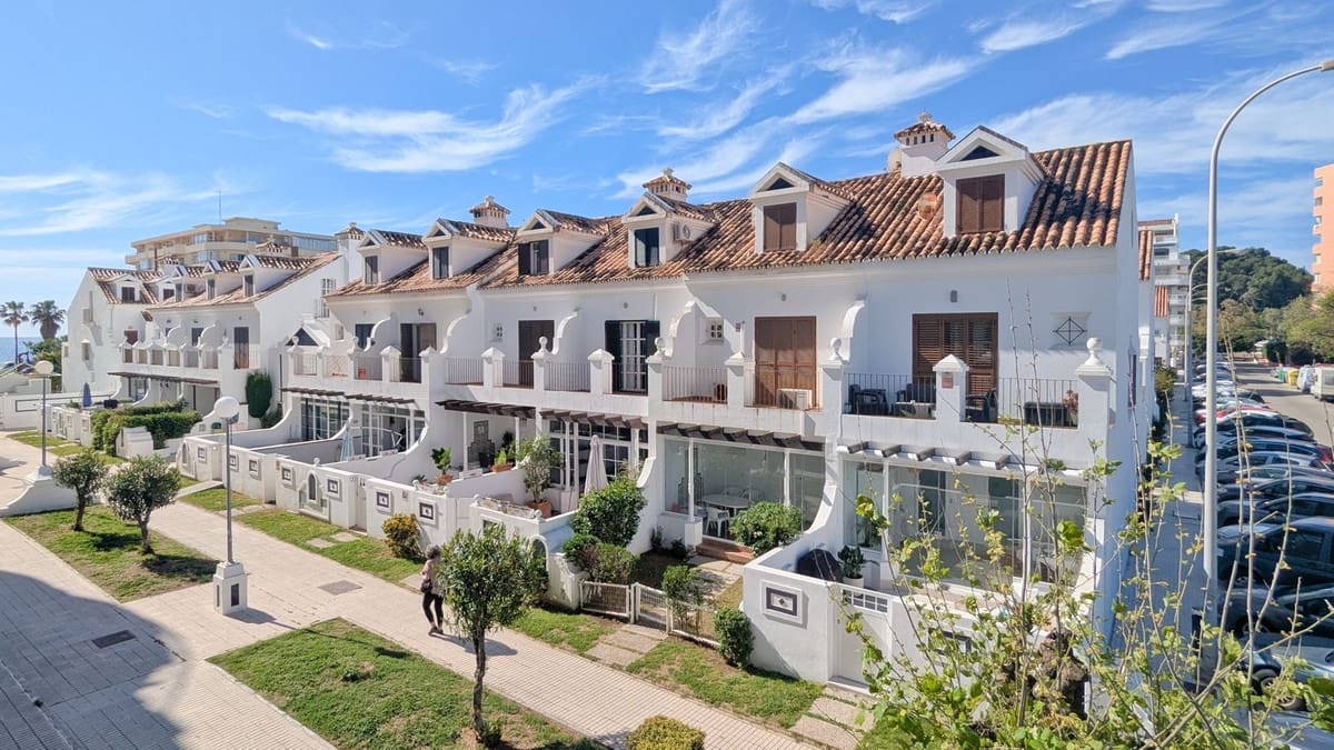 4 bedroom Townhouse for sale in Fuengirola with pool - € 675,000 (Ref: 9434614)