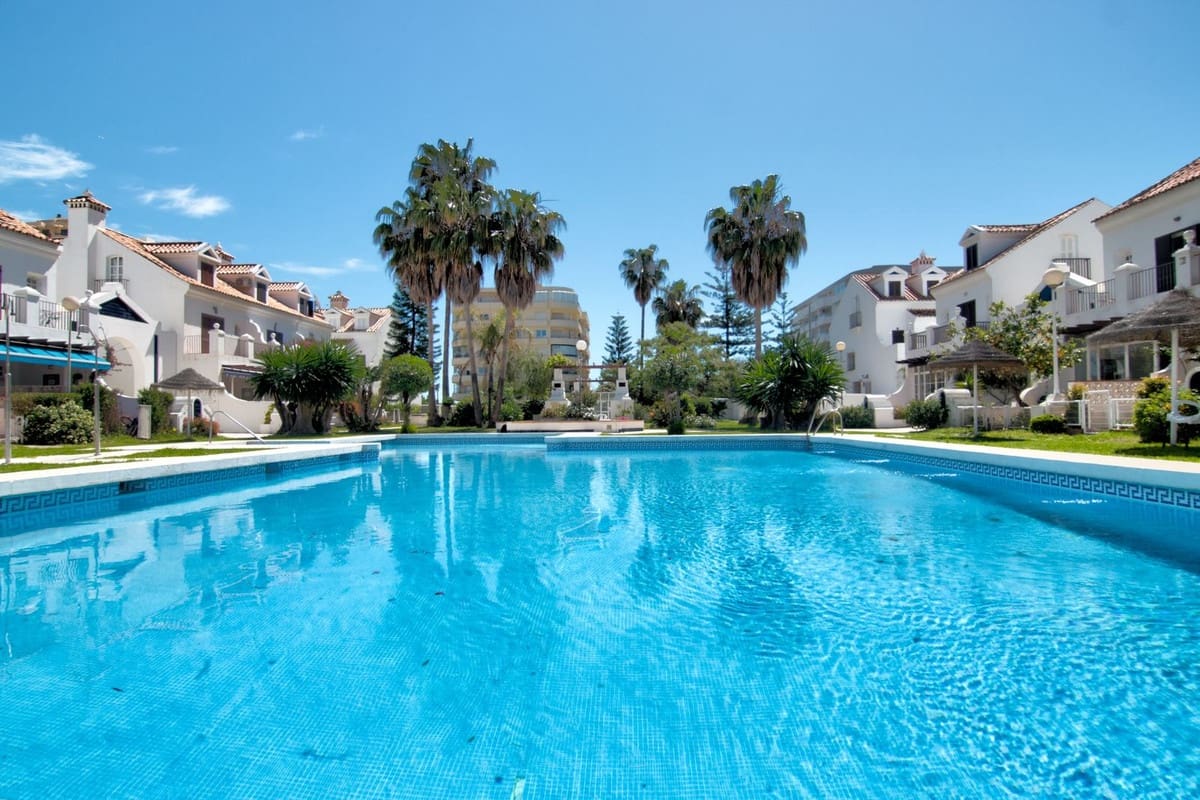 4 bedroom Townhouse for sale in Fuengirola with pool - € 675,000 (Ref: 9434614)