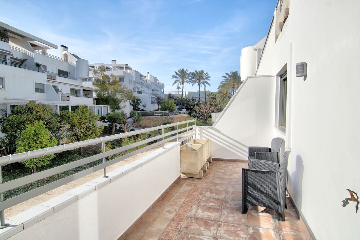 Apartamento de 2 habitaciones en Mijas Costa en alquiler con piscina garaje - 1.700 € (Ref: 9434631)