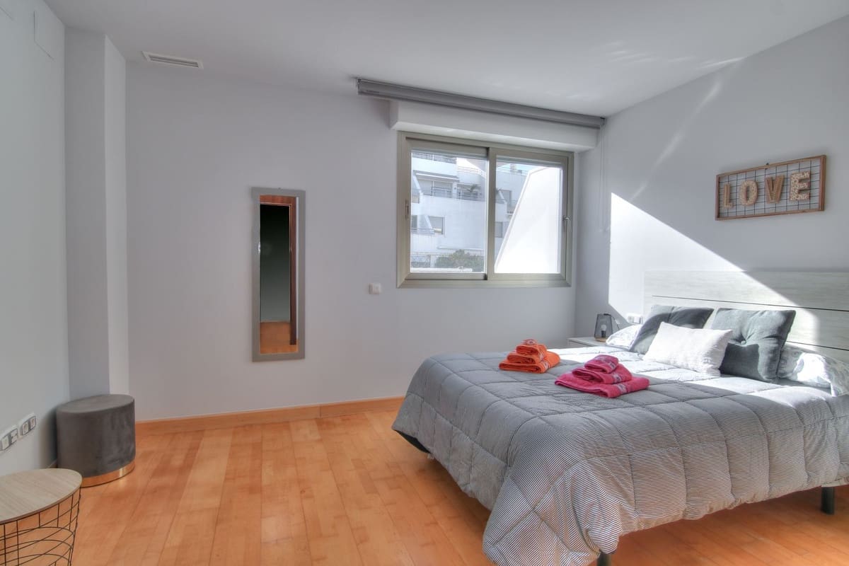 Apartamento de 2 habitaciones en Mijas Costa en alquiler con piscina garaje - 1.700 € (Ref: 9434631)