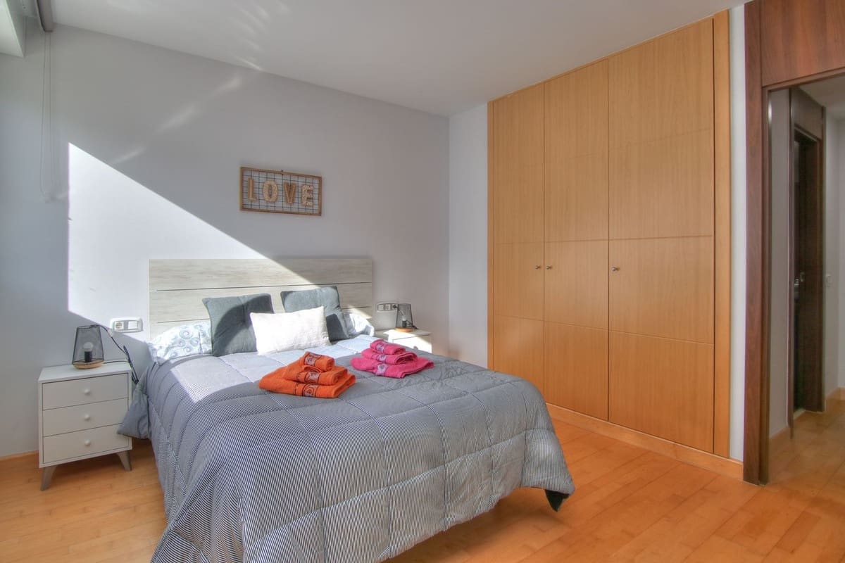 Apartamento de 2 habitaciones en Mijas Costa en alquiler con piscina garaje - 1.700 € (Ref: 9434631)