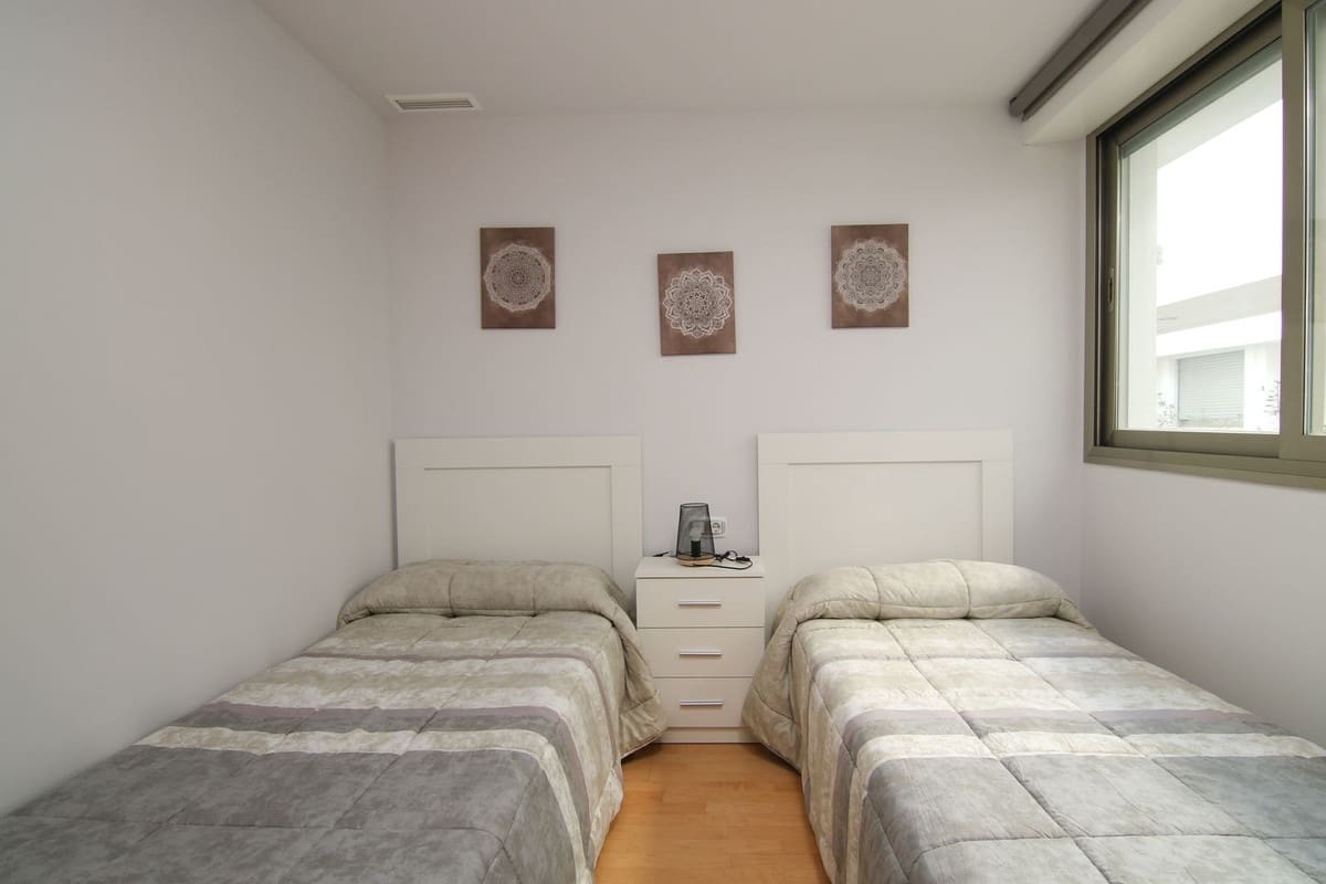 Apartamento de 2 habitaciones en Mijas Costa en alquiler con piscina garaje - 1.700 € (Ref: 9434631)