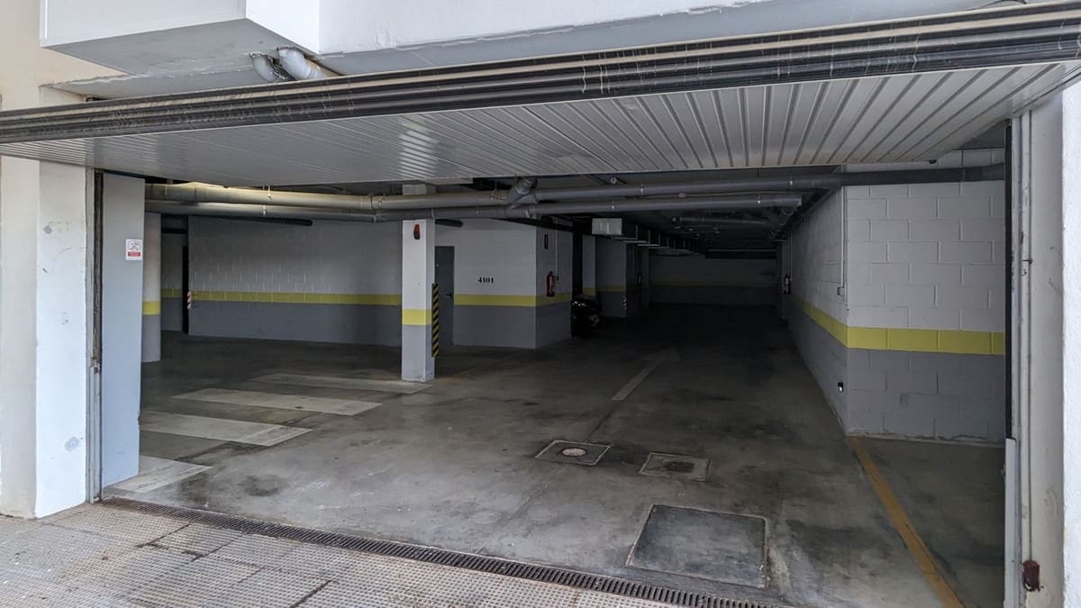 Apartamento de 2 habitaciones en Mijas Costa en alquiler con piscina garaje - 1.700 € (Ref: 9434631)