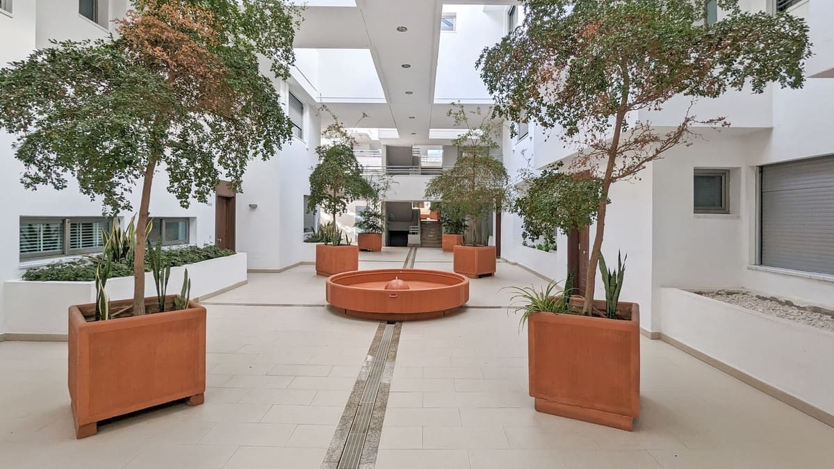 Apartamento de 2 habitaciones en Mijas Costa en alquiler con piscina garaje - 1.700 € (Ref: 9434631)