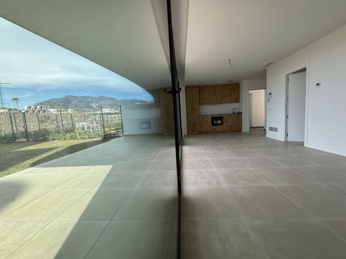 2 bedroom Apartment for sale in Fuengirola with pool garage - € 499,000 (Ref: 9434632)