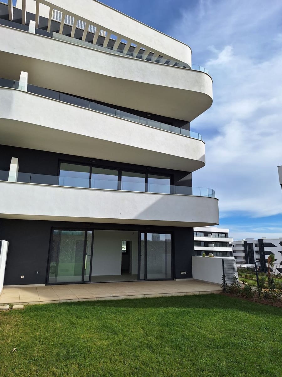 2 bedroom Apartment for sale in Fuengirola with pool garage - € 499,000 (Ref: 9434632)