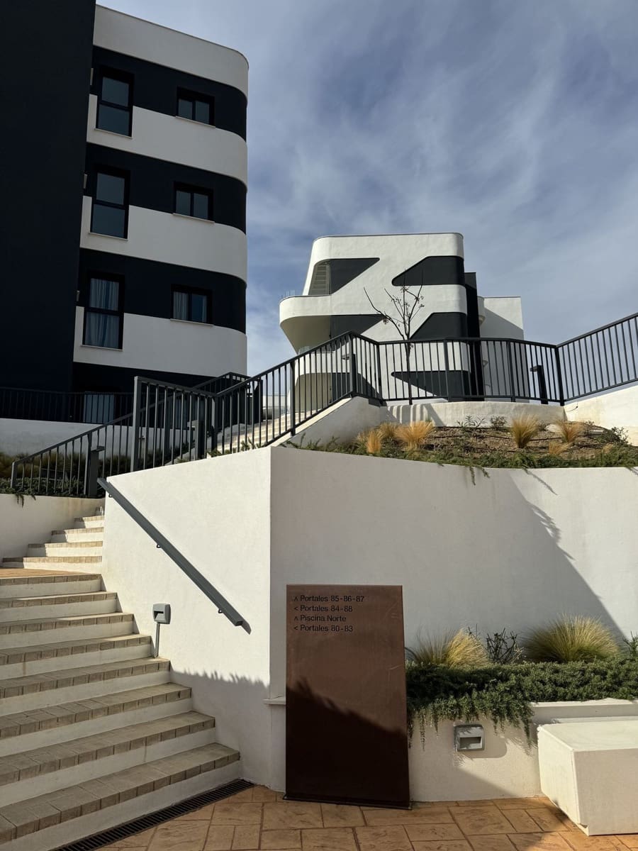 2 bedroom Apartment for sale in Fuengirola with pool garage - € 499,000 (Ref: 9434632)