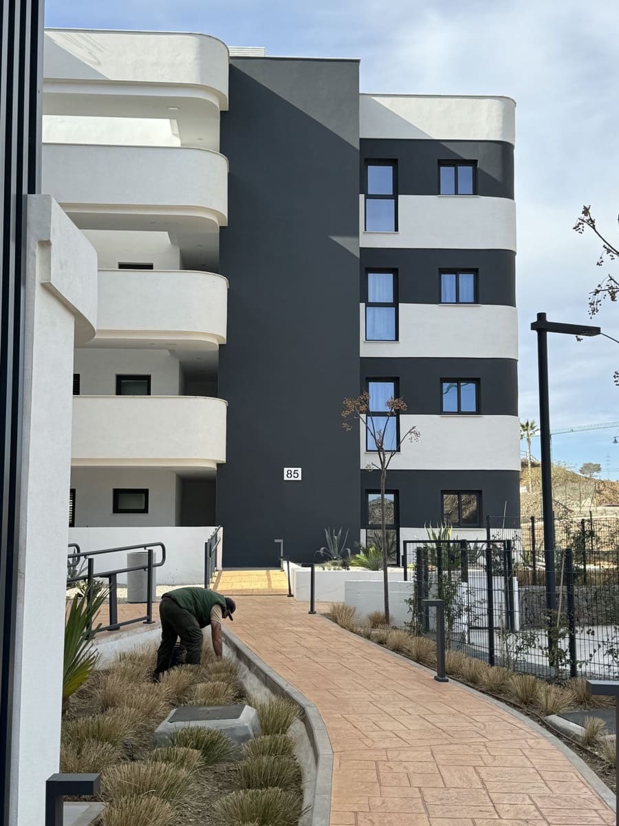 2 bedroom Apartment for sale in Fuengirola with pool garage - € 499,000 (Ref: 9434632)