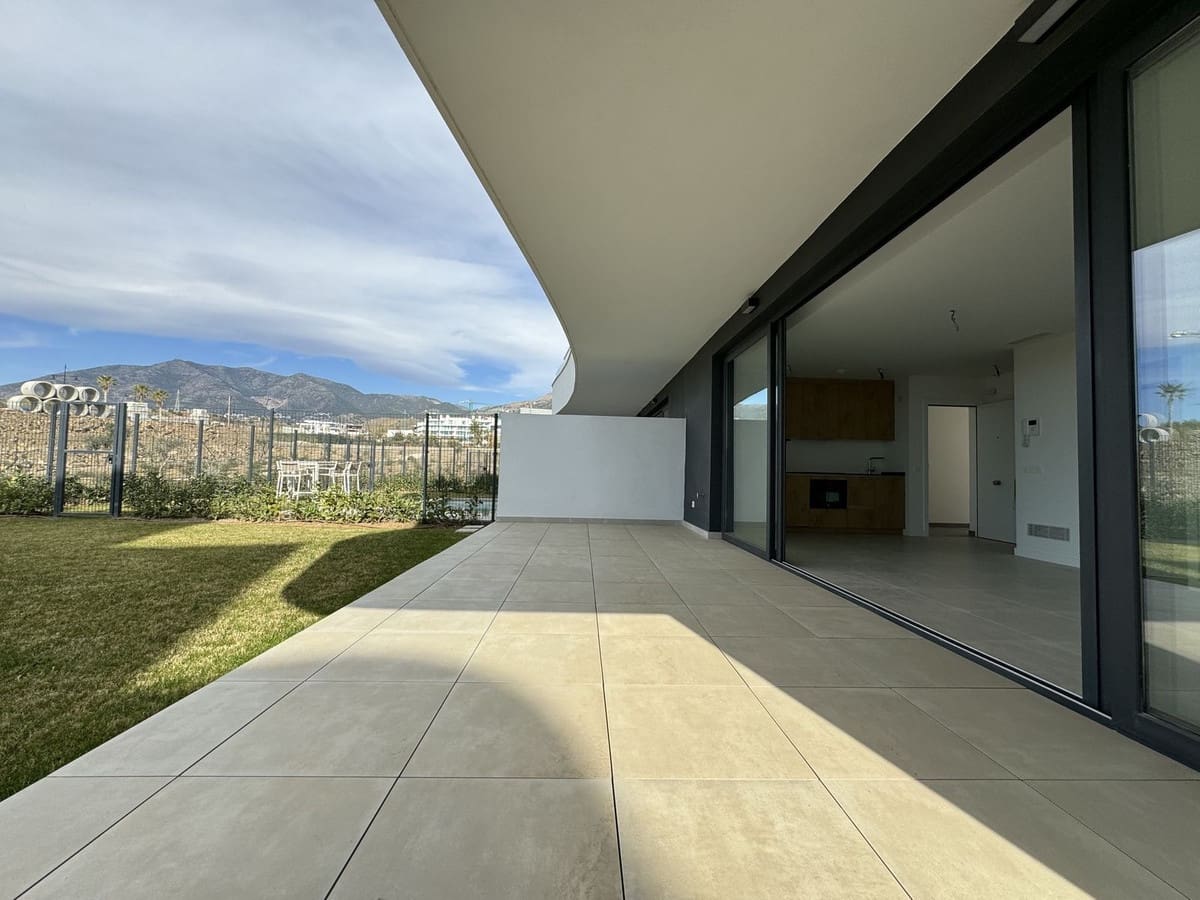 2 bedroom Apartment for sale in Fuengirola with pool garage - € 499,000 (Ref: 9434632)