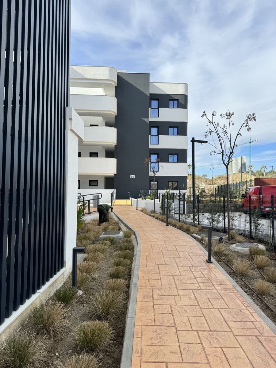 2 bedroom Apartment for sale in Fuengirola with pool garage - € 499,000 (Ref: 9434632)