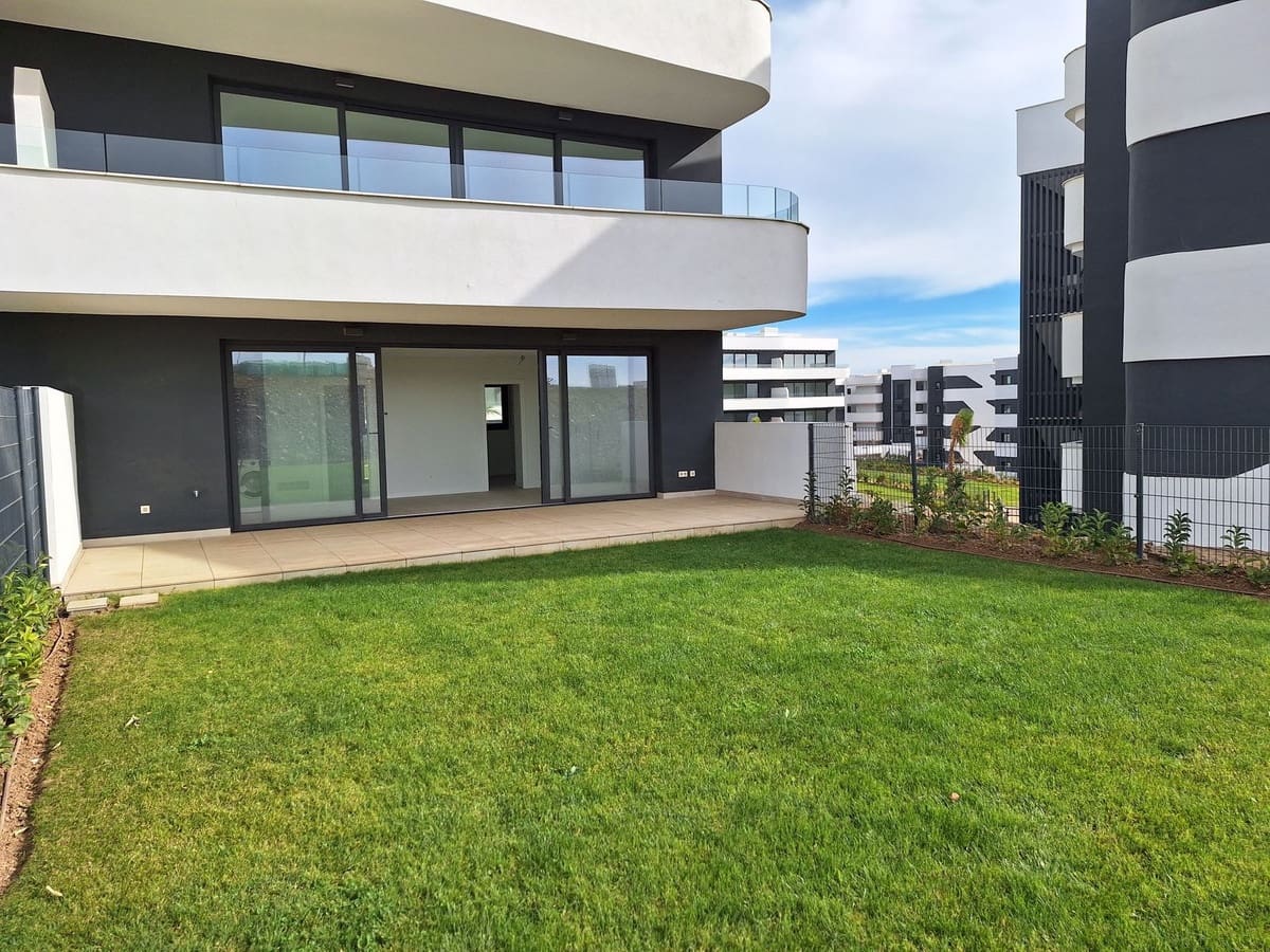 2 bedroom Apartment for sale in Fuengirola with pool garage - € 499,000 (Ref: 9434632)