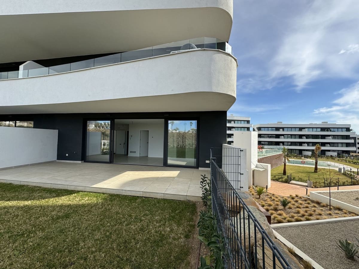 2 bedroom Apartment for sale in Fuengirola with pool garage - € 499,000 (Ref: 9434632)