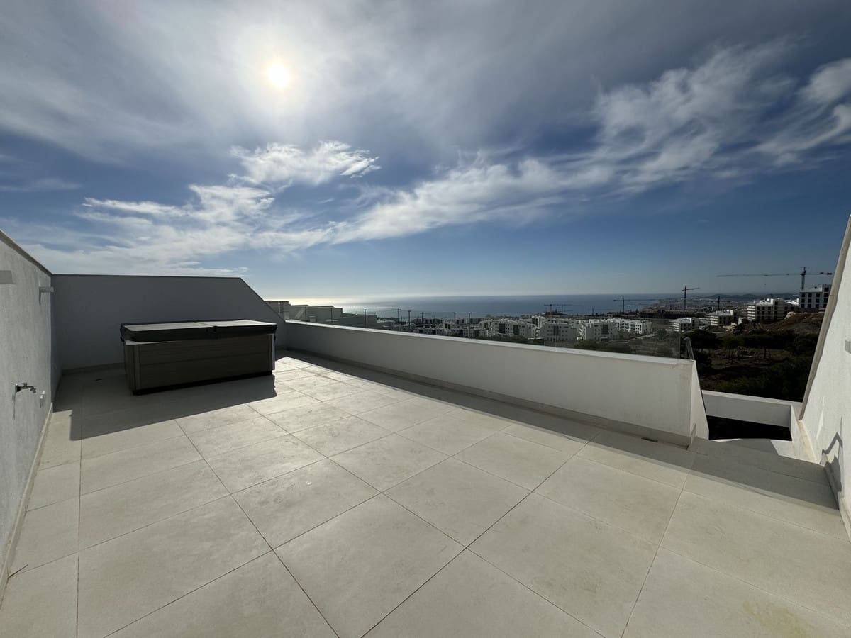 Apartamento de 2 habitaciones en Fuengirola en venta con piscina garaje - 850.000 € (Ref: 9434633)