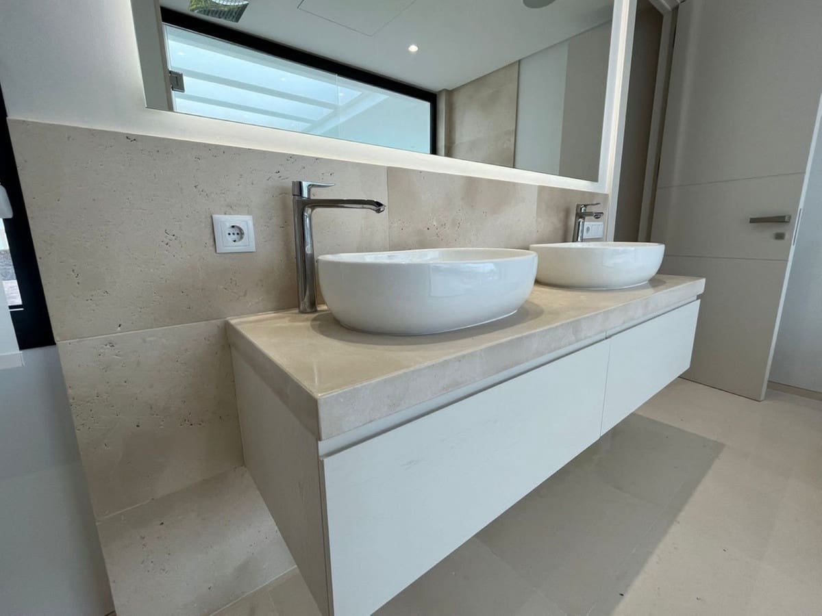 4 bedroom Villa for sale in Cancelada with garage - € 1,990,000 (Ref: 9434635)