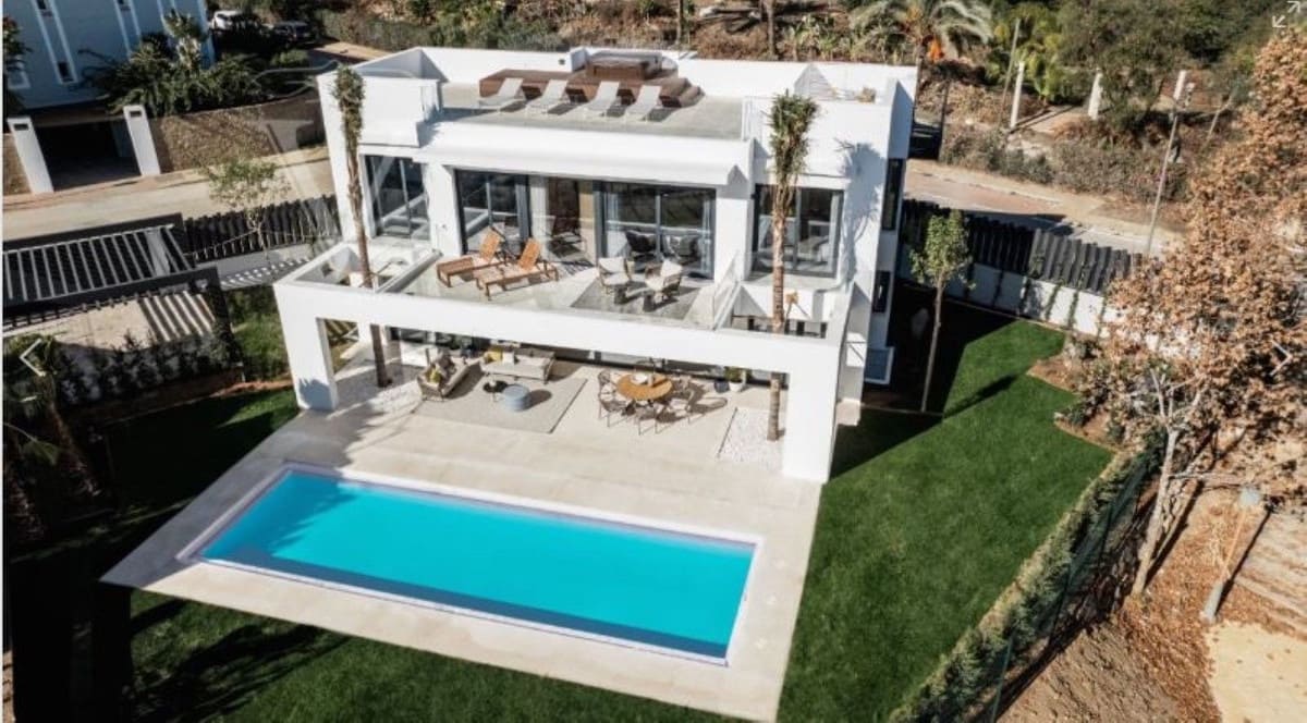 4 bedroom Villa for sale in Cancelada with garage - € 1,990,000 (Ref: 9434635)