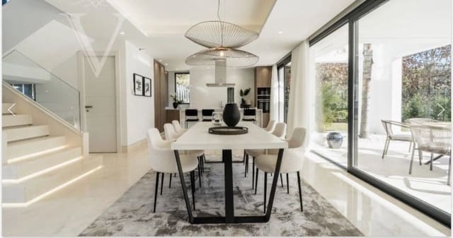 4 makuuhuone Huvila myytävänä paikassa Cancelada, Estepona mukana 
autotalli - 1 990 000 € (Ref: 9434635)