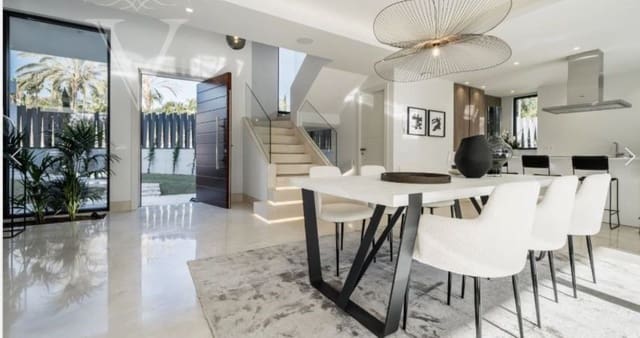 4 makuuhuone Huvila myytävänä paikassa Cancelada, Estepona mukana 
autotalli - 1 990 000 € (Ref: 9434635)