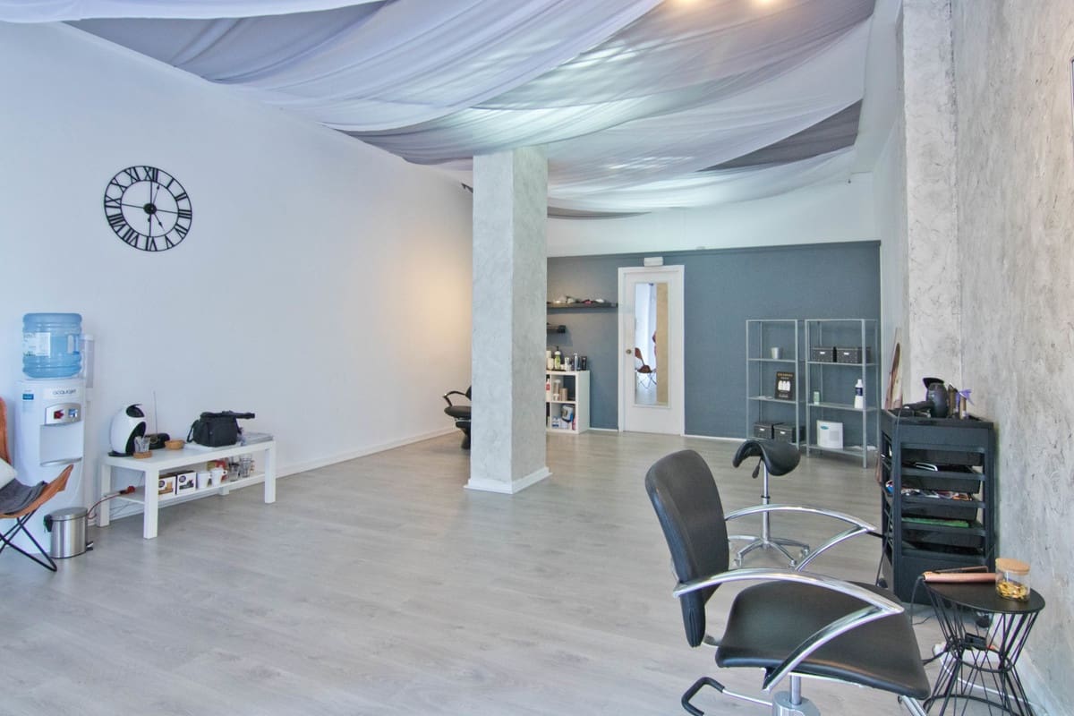 Commercial for sale in Fuengirola - € 135,000 (Ref: 9434639)