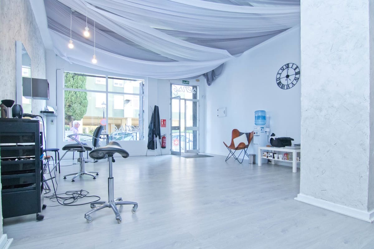 Commercial for sale in Fuengirola - € 135,000 (Ref: 9434639)