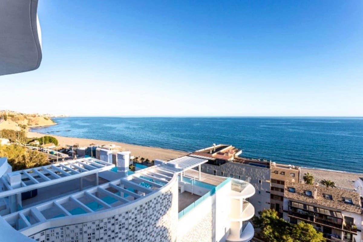 2 bedroom Penthouse for sale in Fuengirola with pool garage - € 739,000 (Ref: 9434646)