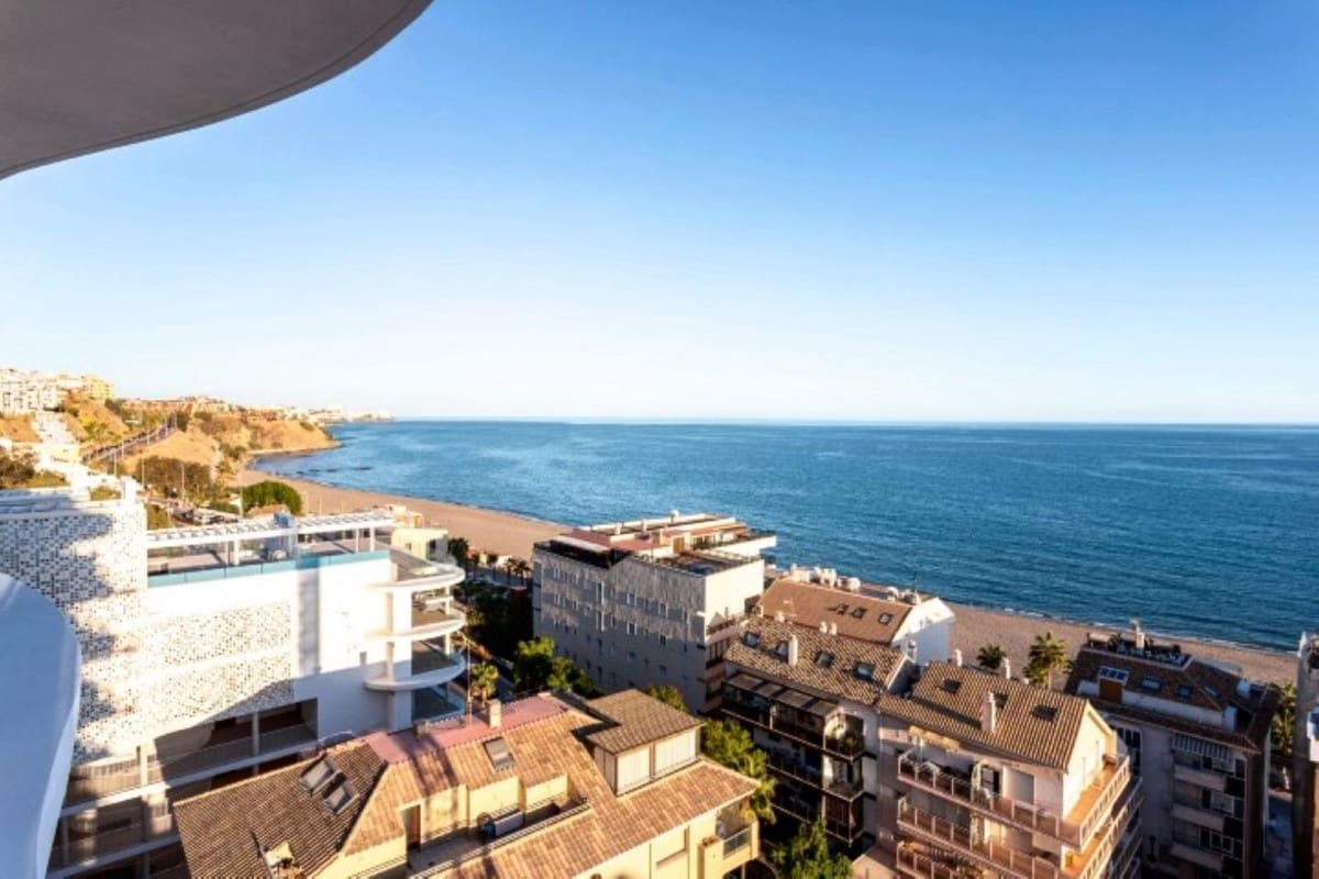 2 bedroom Penthouse for sale in Fuengirola with pool garage - € 739,000 (Ref: 9434646)