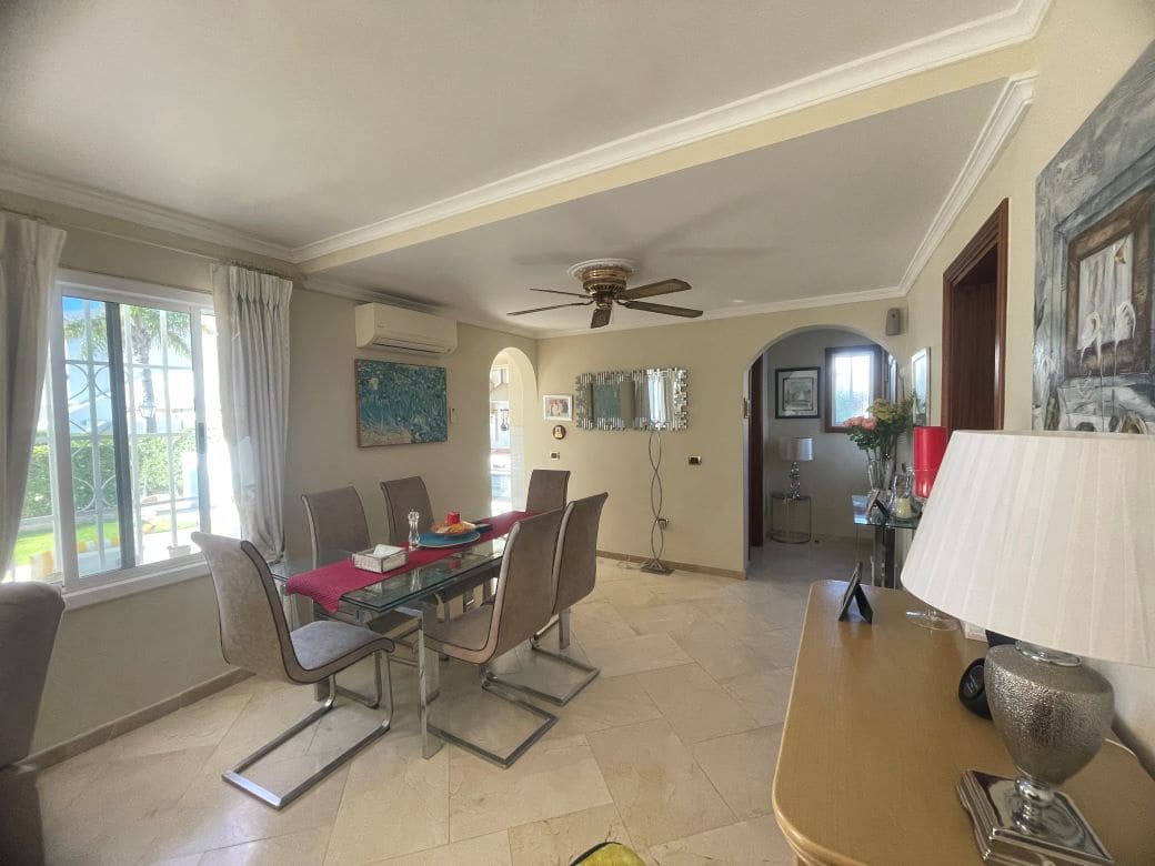 2 sypialnia Bungalow na sprzedaż w San Miguel de Abona z basenem garażem - 360 000 € (Ref: 9569391)