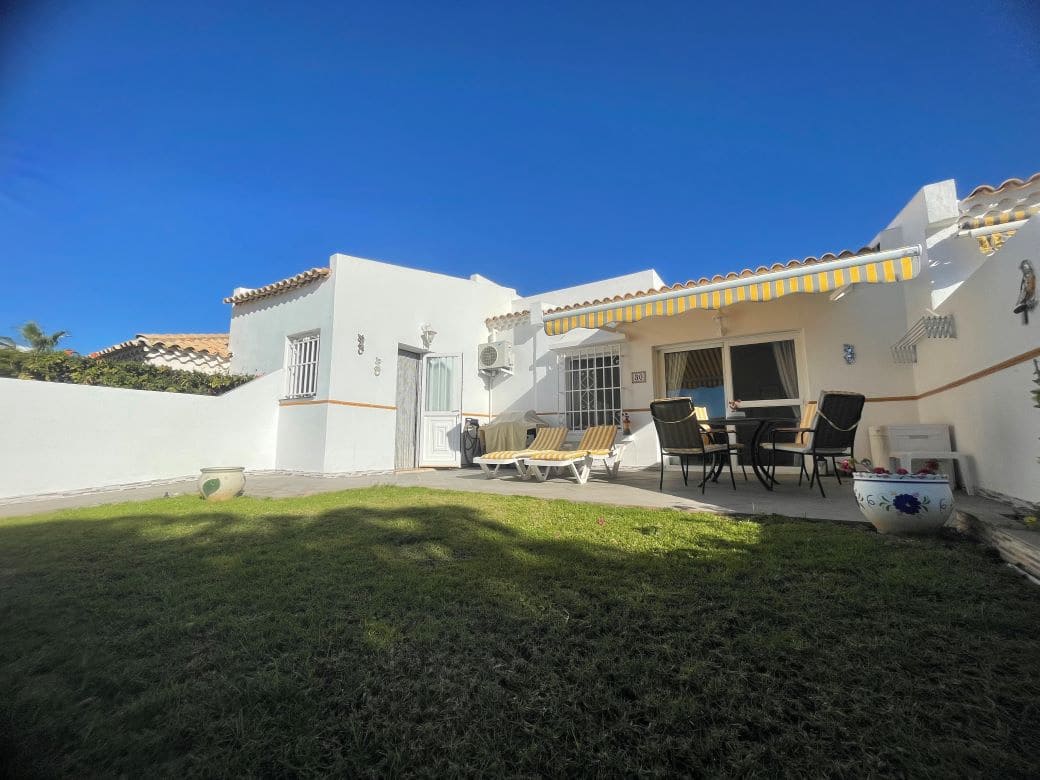 2 sypialnia Bungalow na sprzedaż w San Miguel de Abona z basenem garażem - 360 000 € (Ref: 9569391)