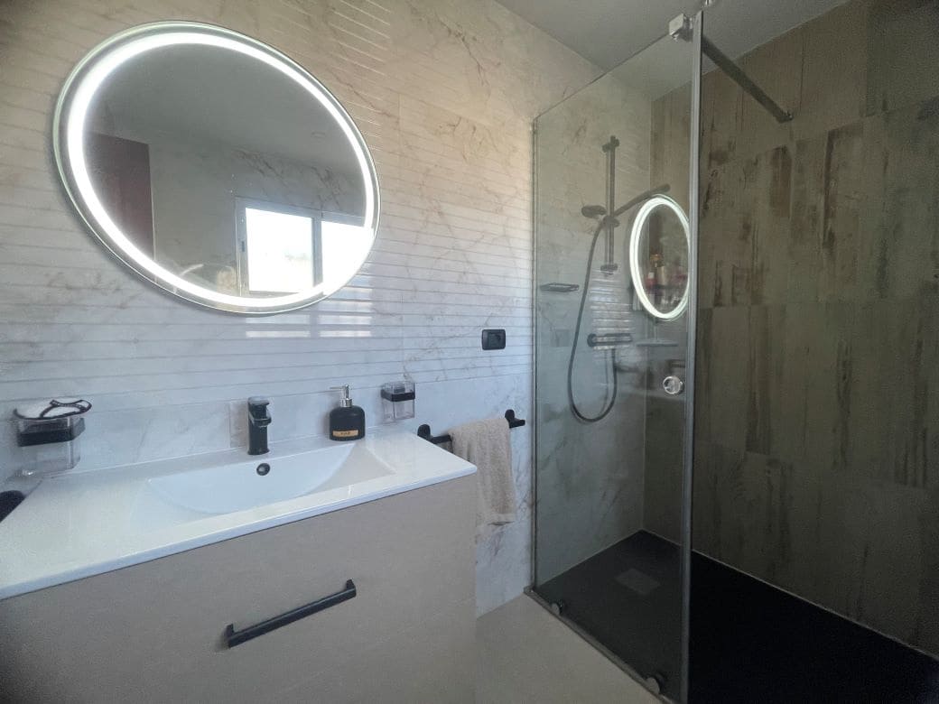 2 sypialnia Bungalow na sprzedaż w San Miguel de Abona z basenem garażem - 360 000 € (Ref: 9569391)