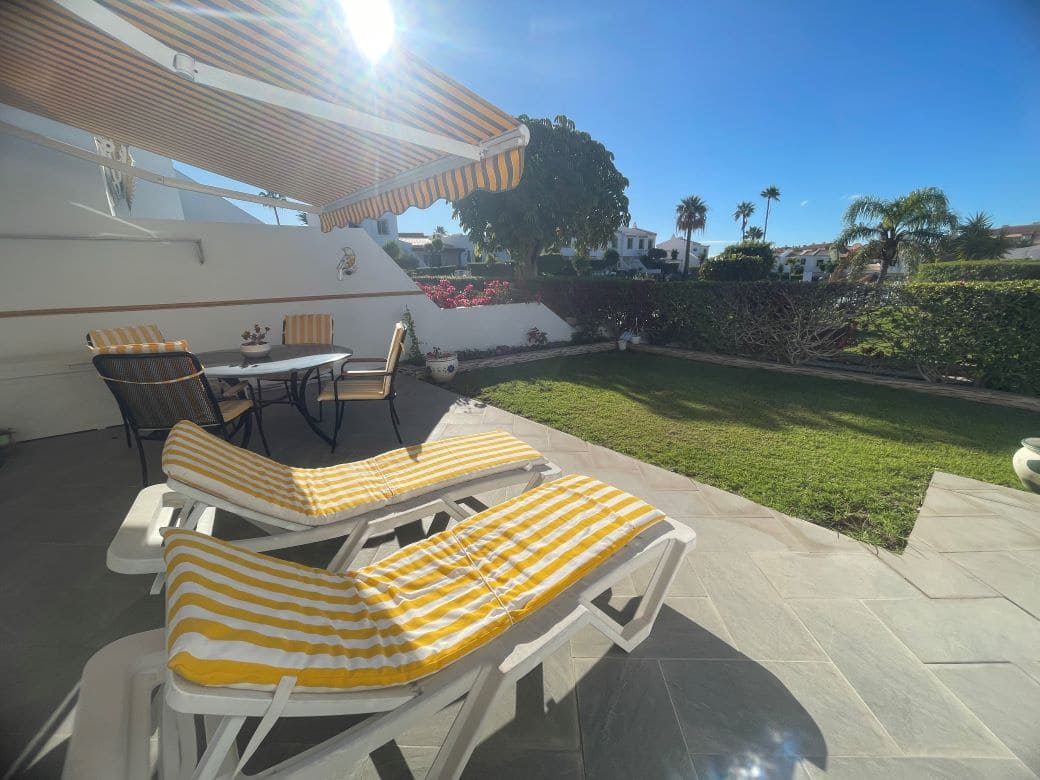 2 sypialnia Bungalow na sprzedaż w San Miguel de Abona z basenem garażem - 360 000 € (Ref: 9569391)