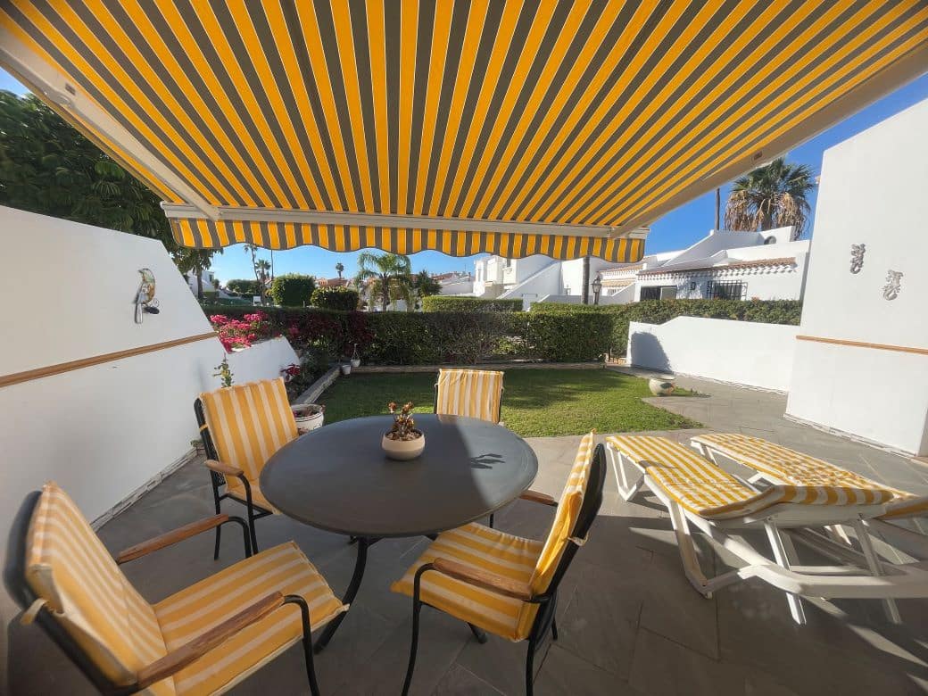 2 sypialnia Bungalow na sprzedaż w San Miguel de Abona z basenem garażem - 360 000 € (Ref: 9569391)