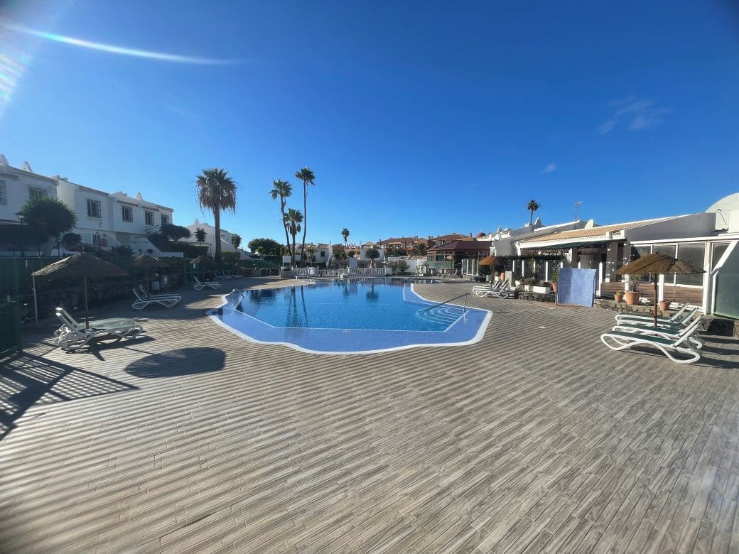 2 sypialnia Bungalow na sprzedaż w San Miguel de Abona z basenem garażem - 360 000 € (Ref: 9569391)