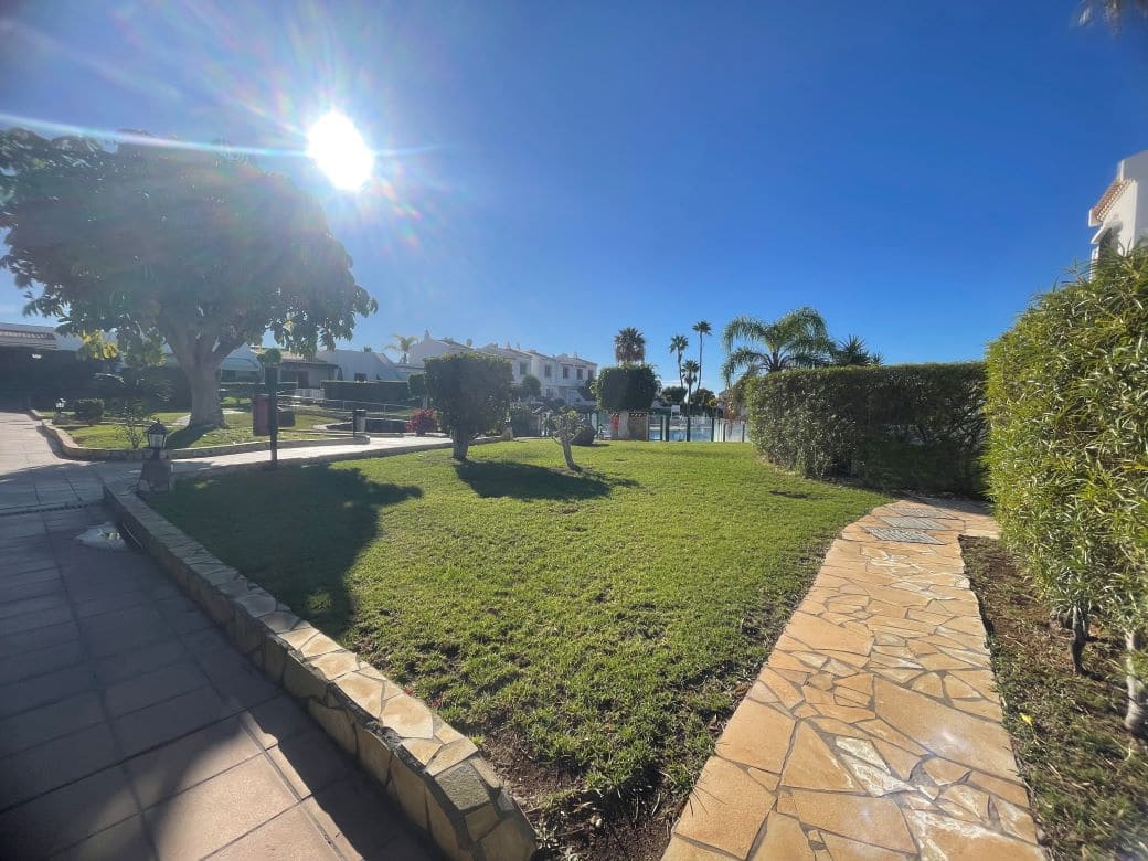 2 sypialnia Bungalow na sprzedaż w San Miguel de Abona z basenem garażem - 360 000 € (Ref: 9569391)