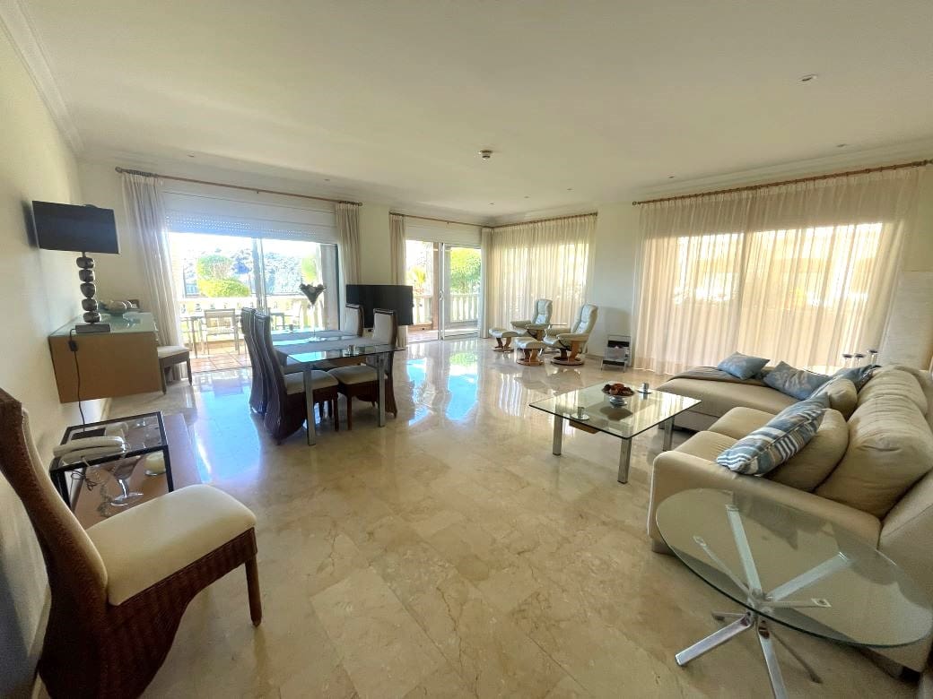 Apartamento de 2 habitaciones en Golf del Sur en venta con piscina garaje - 665.000 € (Ref: 9665353)