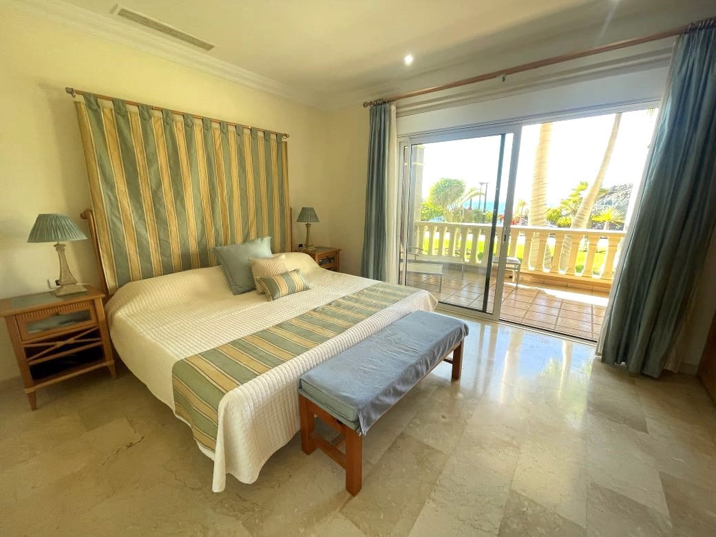 Apartamento de 2 habitaciones en Golf del Sur en venta con piscina garaje - 665.000 € (Ref: 9665353)