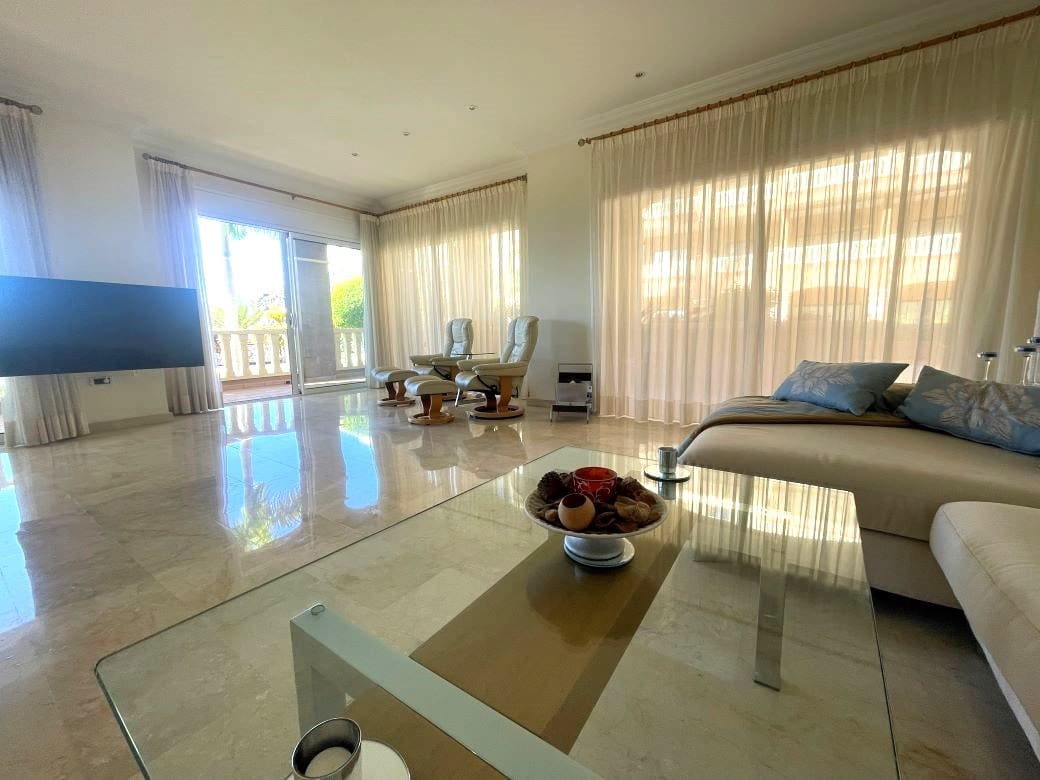 Apartamento de 2 habitaciones en Golf del Sur en venta con piscina garaje - 665.000 € (Ref: 9665353)